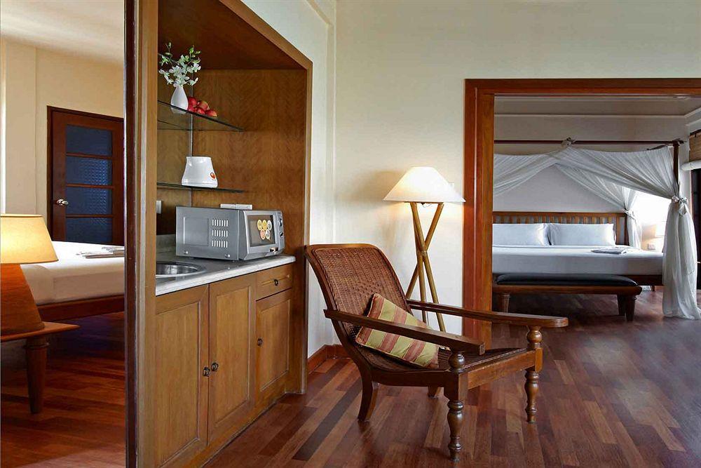 Avillion Port Dickson Hotel Bagian luar foto A suite at the hotel