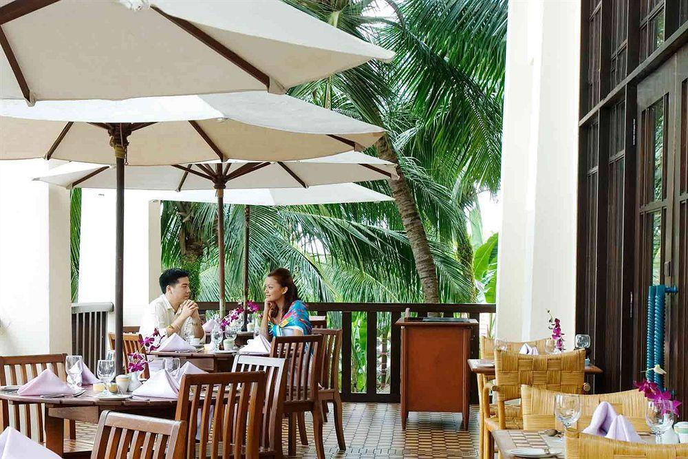 Avillion Port Dickson Hotel Bagian luar foto The restaurant at the hotel