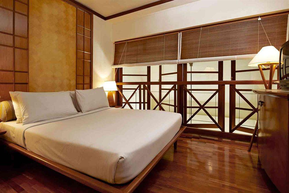 Avillion Port Dickson Hotel Bagian luar foto A bedroom at the hotel