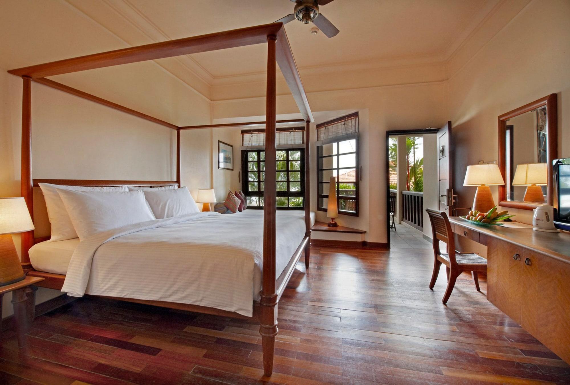 Avillion Port Dickson Hotel Bagian luar foto A bedroom at the hotel