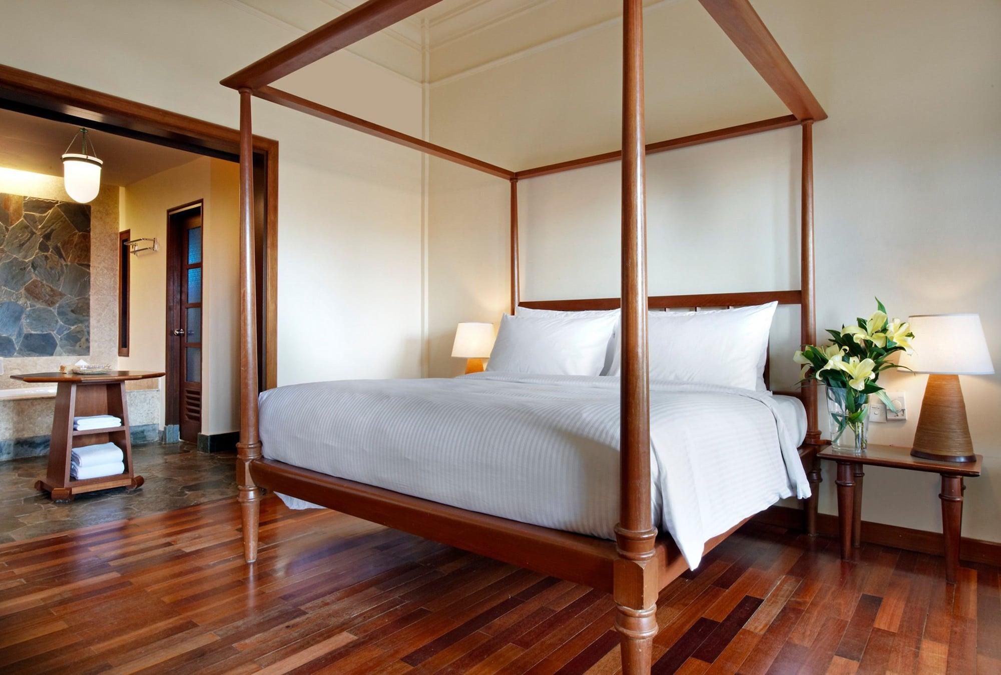 Avillion Port Dickson Hotel Bagian luar foto A bedroom at the hotel