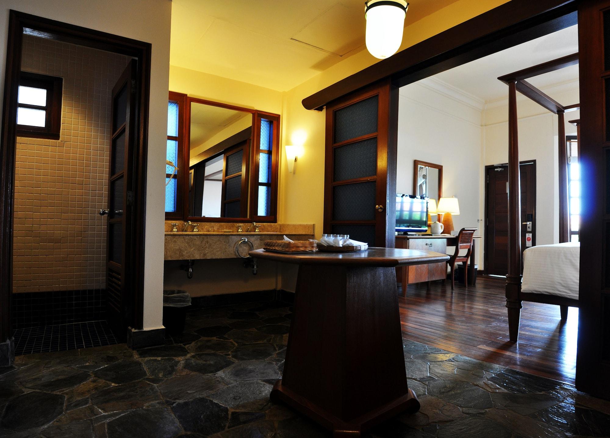 Avillion Port Dickson Hotel Bagian luar foto A suite at the hotel
