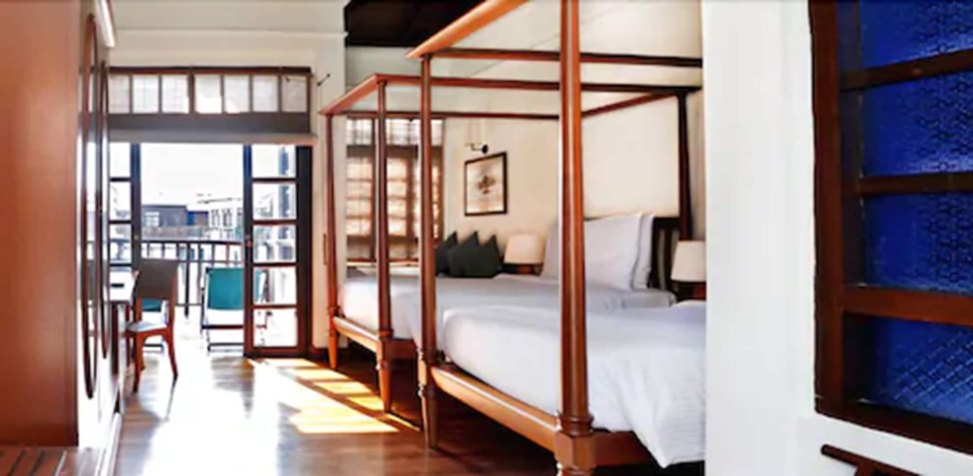 Avillion Port Dickson Hotel Bagian luar foto A bedroom at the hotel