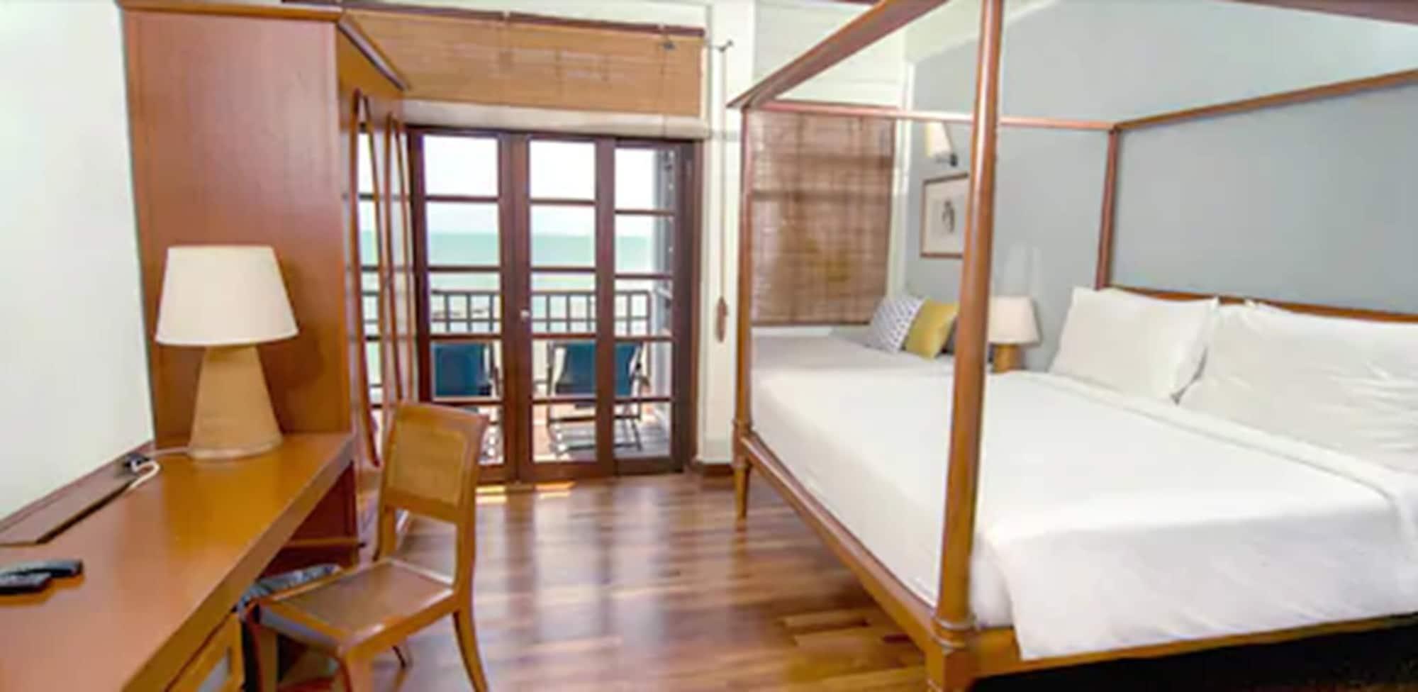 Avillion Port Dickson Hotel Bagian luar foto A room at the hotel