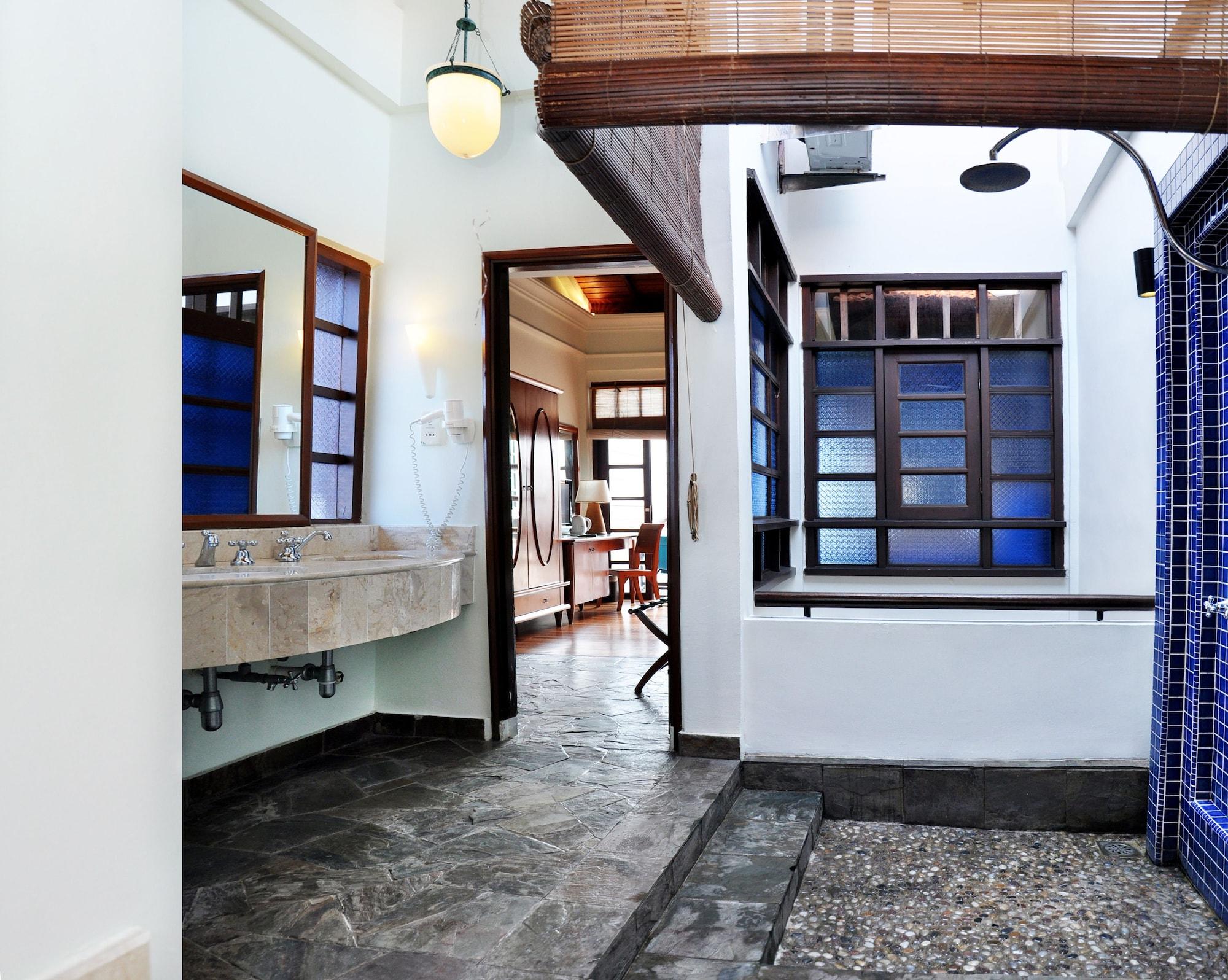 Avillion Port Dickson Hotel Bagian luar foto Interior of the house