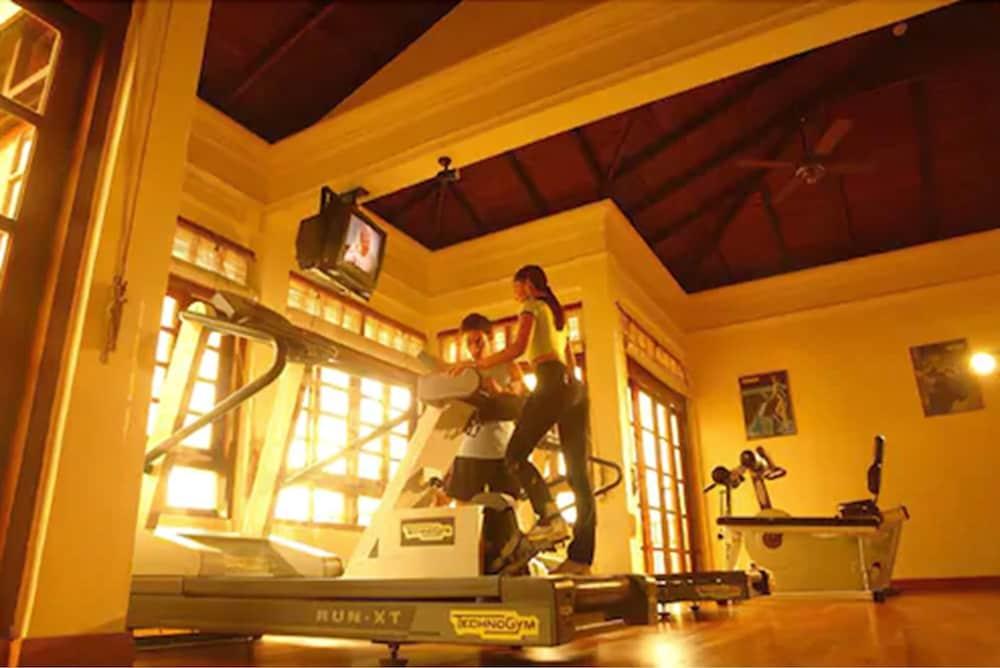 Avillion Port Dickson Hotel Bagian luar foto The gym at the hotel