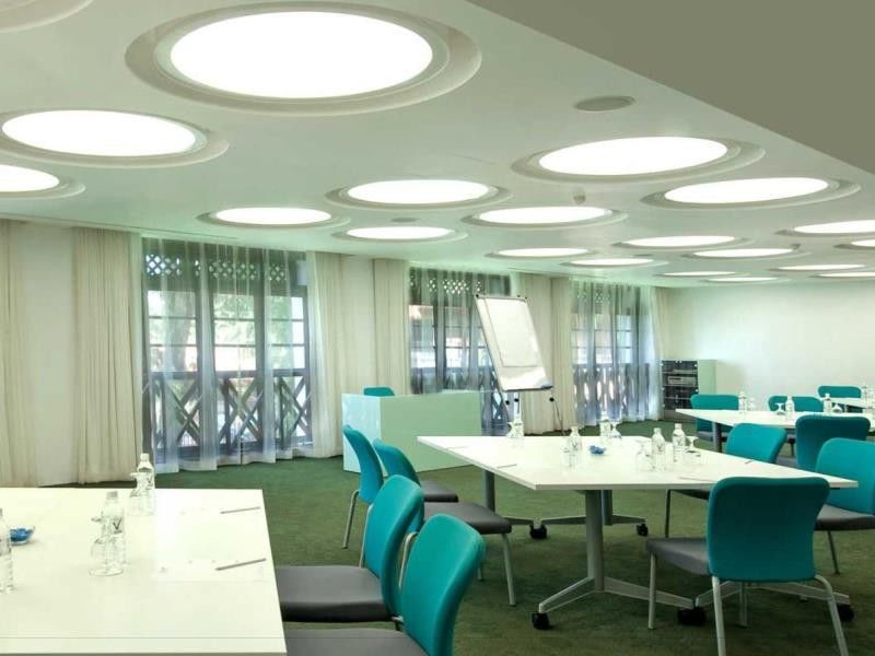 Avillion Port Dickson Hotel Bagian luar foto Meeting room