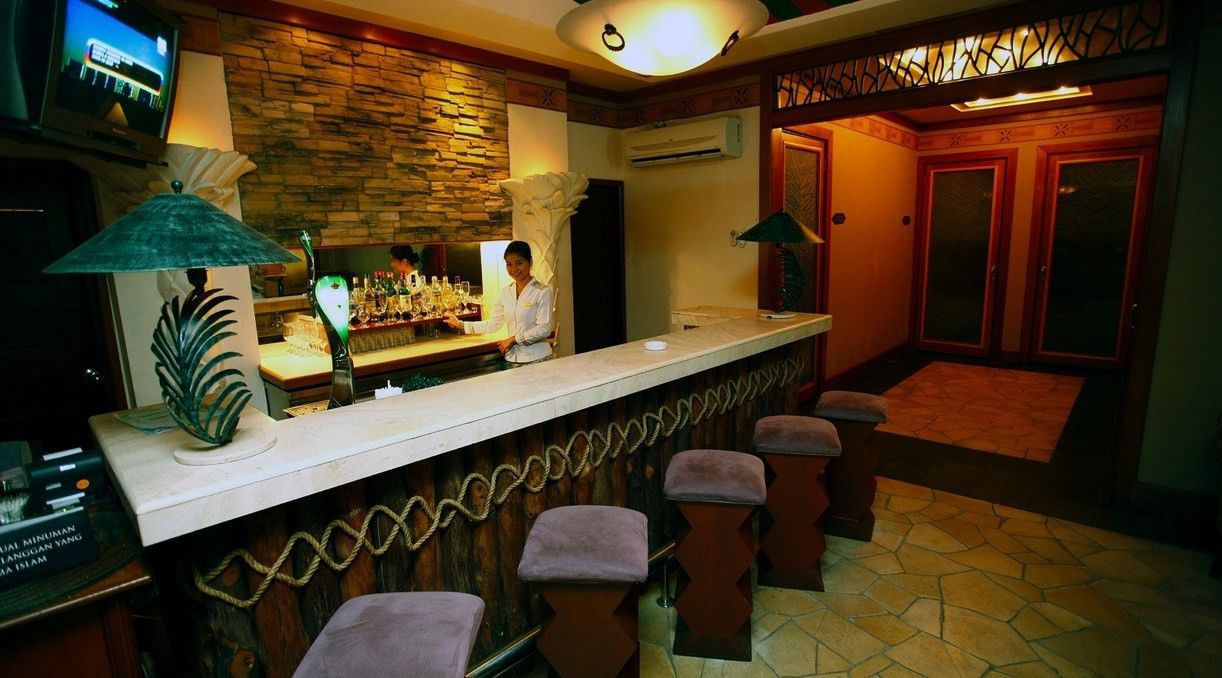 Avillion Port Dickson Hotel Bagian luar foto A bar in a hotel
