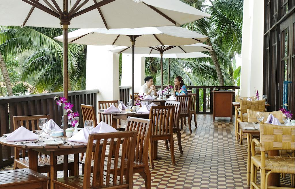 Avillion Port Dickson Hotel Bagian luar foto The restaurant at the hotel