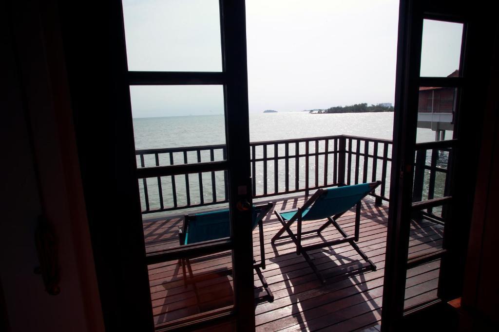 Avillion Port Dickson Hotel Ruang foto View from a chalet