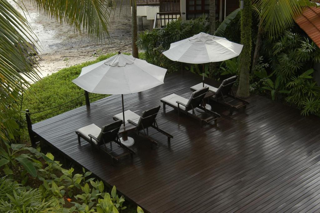 Avillion Port Dickson Hotel Bagian luar foto Composite wood deck