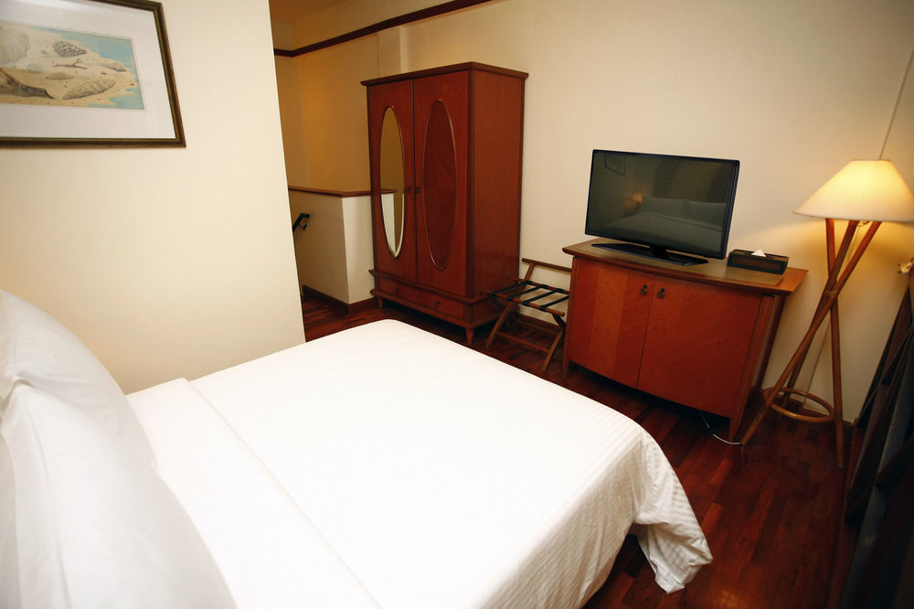 Avillion Port Dickson Hotel Bagian luar foto A room at the hotel