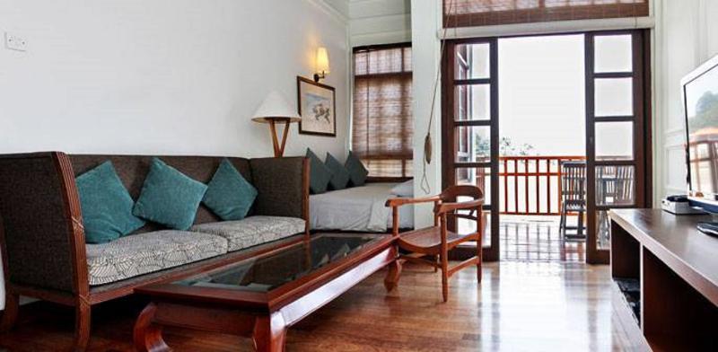 Avillion Port Dickson Hotel Bagian luar foto A living room in a hotel