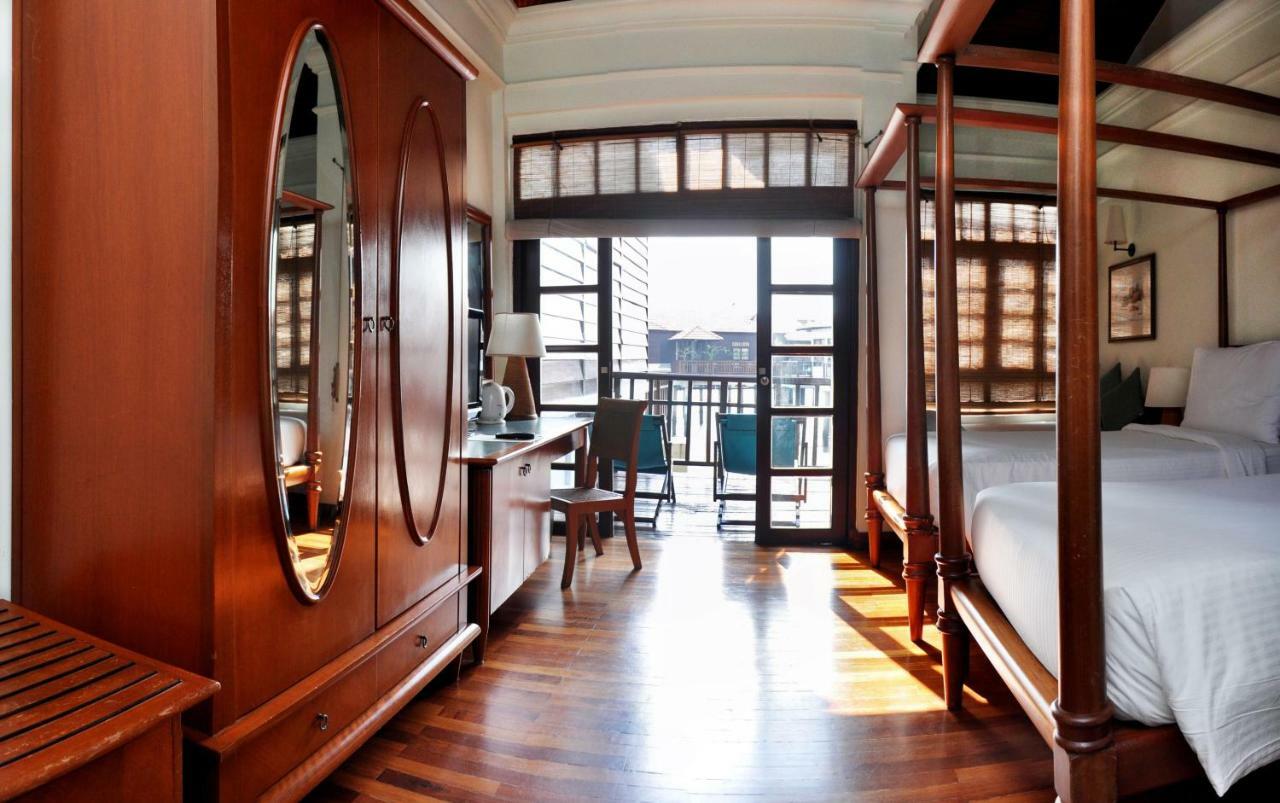 Avillion Port Dickson Hotel Bagian luar foto A room at the E and O