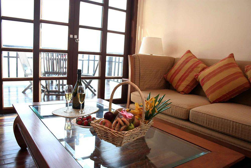 Avillion Port Dickson Hotel Bagian luar foto A living room at the hotel